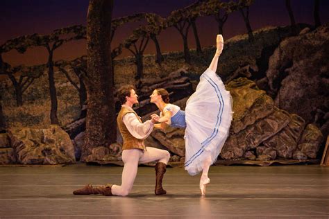 How Long Is Giselle Ballet: An Elaborate Exploration